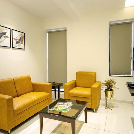 Hotel Paramount Suites & Service Apartments 门格洛尔 外观 照片