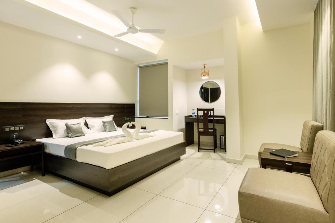 Hotel Paramount Suites & Service Apartments 门格洛尔 外观 照片