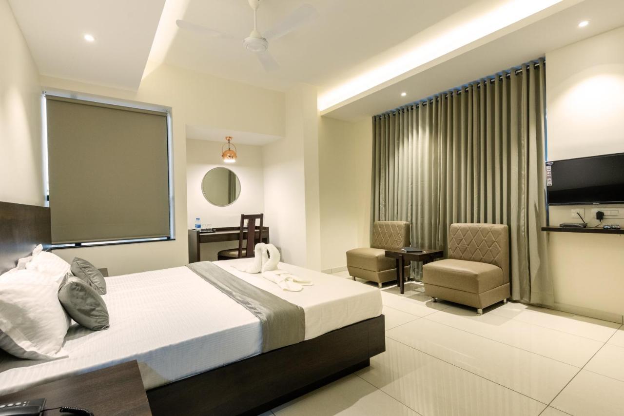 Hotel Paramount Suites & Service Apartments 门格洛尔 外观 照片
