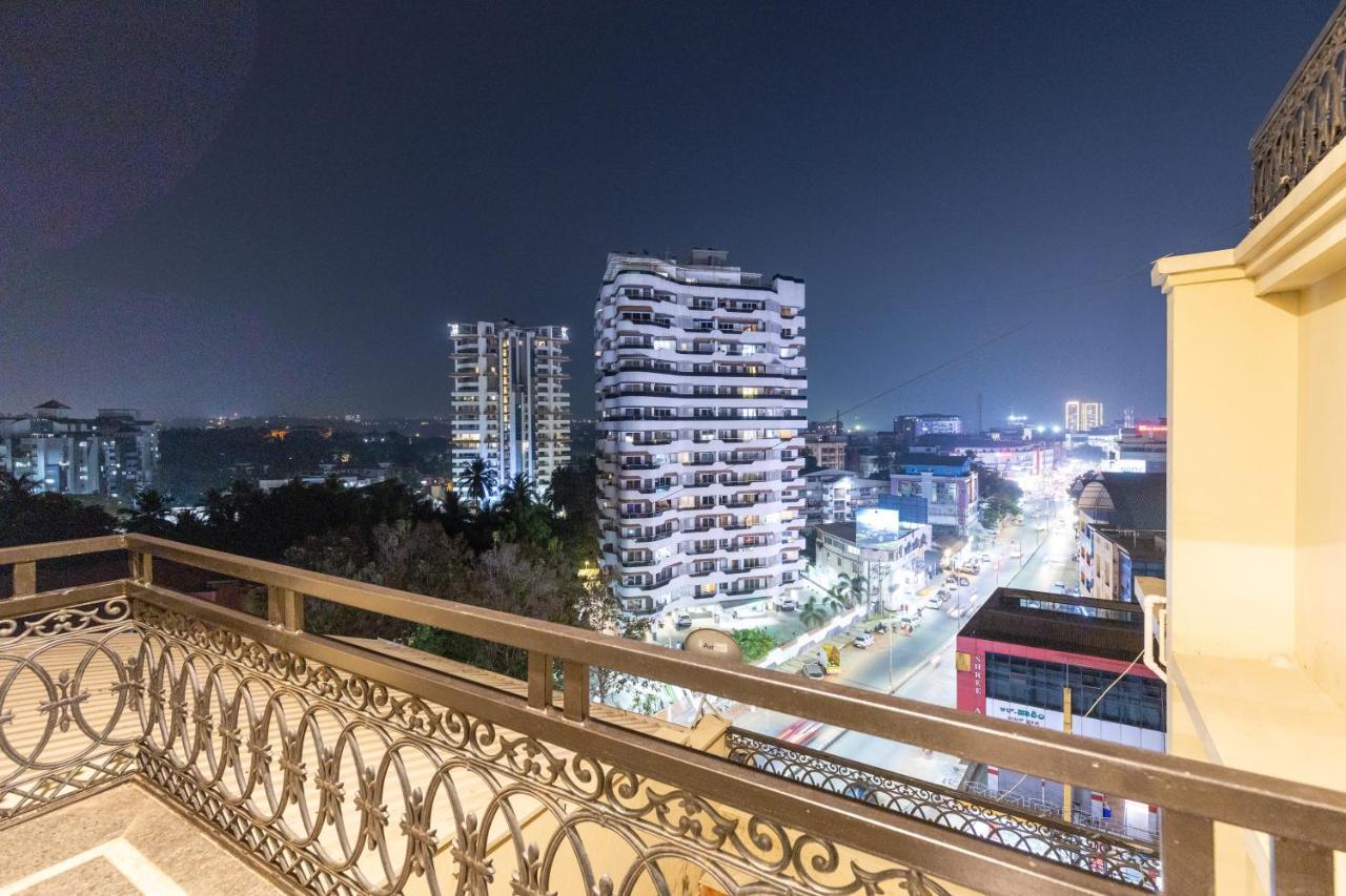 Hotel Paramount Suites & Service Apartments 门格洛尔 外观 照片