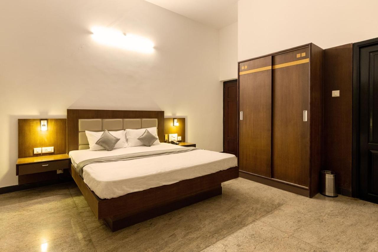 Hotel Paramount Suites & Service Apartments 门格洛尔 外观 照片