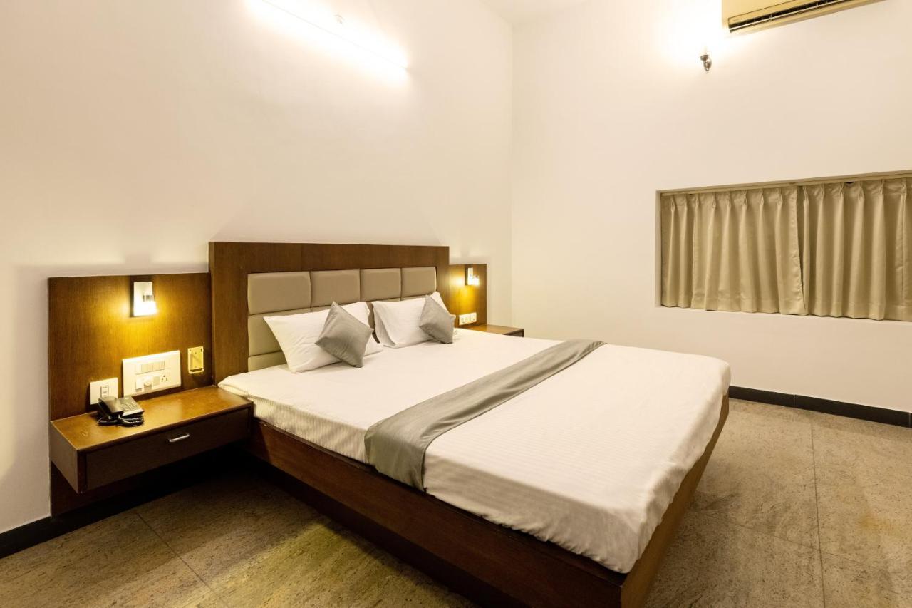 Hotel Paramount Suites & Service Apartments 门格洛尔 外观 照片