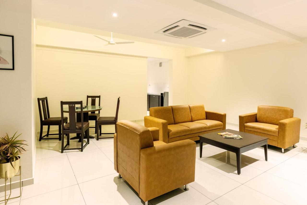 Hotel Paramount Suites & Service Apartments 门格洛尔 外观 照片