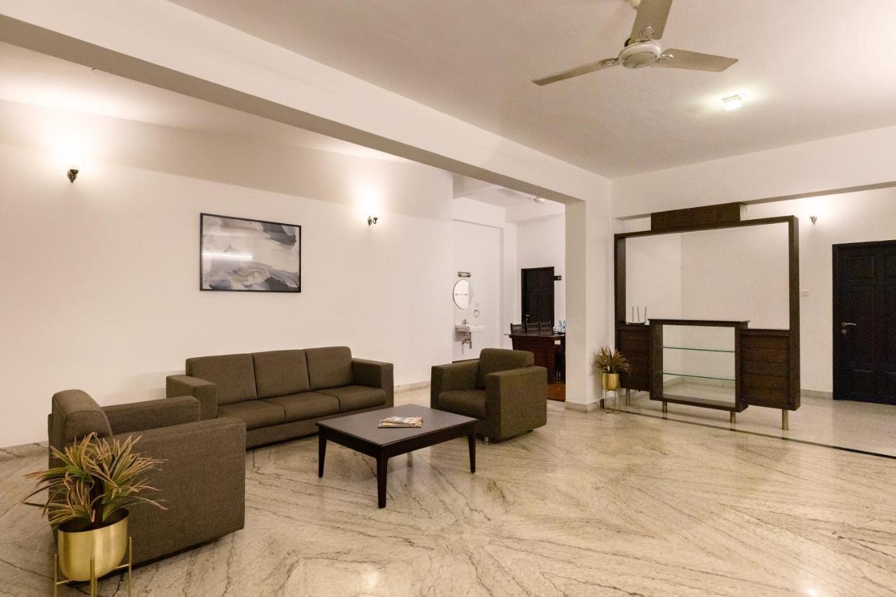 Hotel Paramount Suites & Service Apartments 门格洛尔 外观 照片
